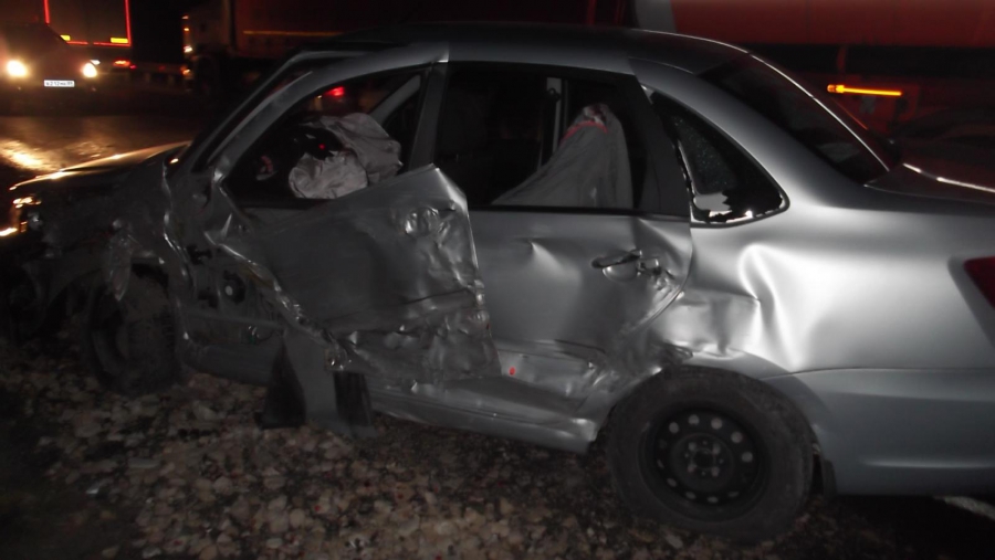 Под Хвалынском водители «Калины» и «Гранты» пострадали в ДТП на встречке