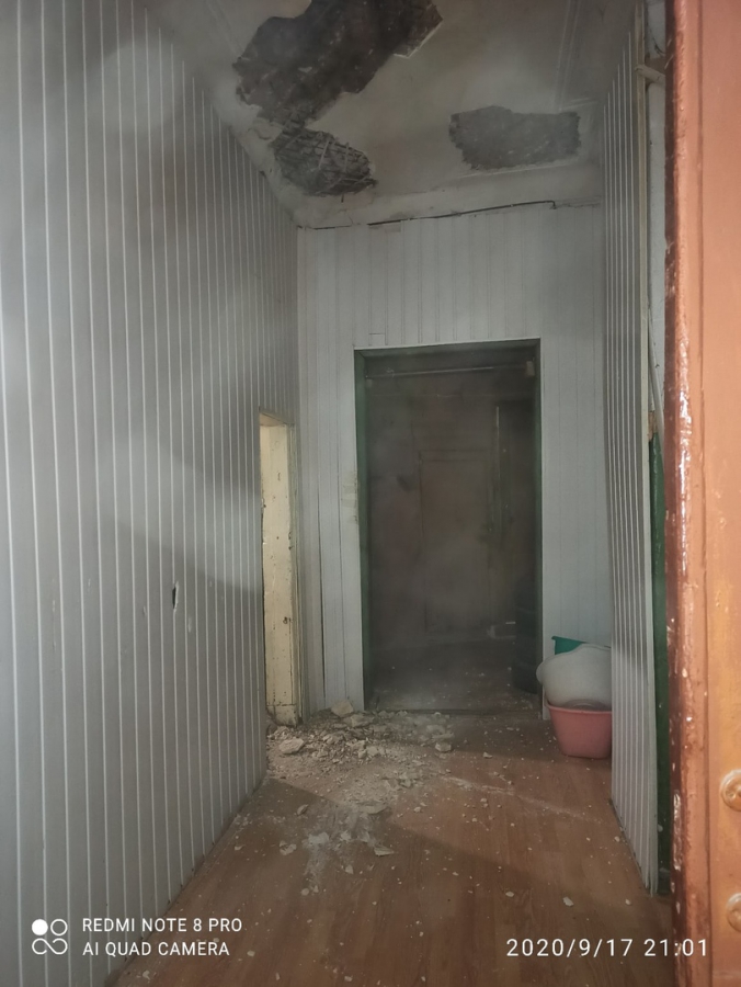 В аварийном доме на Московской рухнувший потолок едва не придавил детей