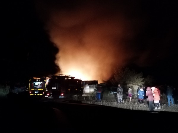 Под Энгельсом сгорели запасы соломы, поросята, корова и куры