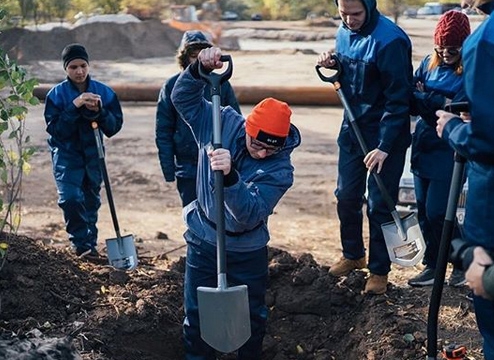 В Парке покорителей космоса высадят 1700 деревьев и 4600 кустарников