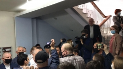 Толпа коммунистов пыталась прорваться на заседание Саратовской областной думы