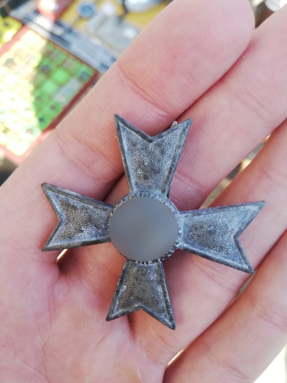 В центре Саратова у продавца конфисковали нацистскую символику