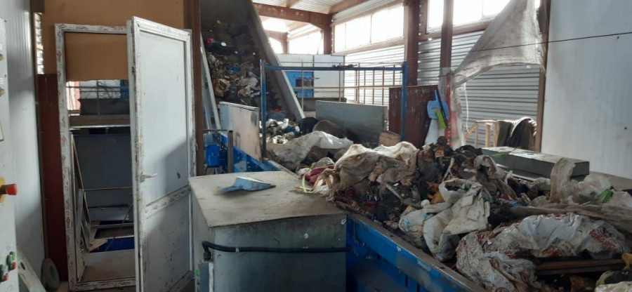 «Постапокалиптический Саратов». Прокуратура обнаружила заваленные отходами мусорные станции