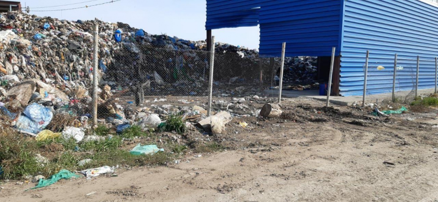 «Постапокалиптический Саратов». Прокуратура обнаружила заваленные отходами мусорные станции