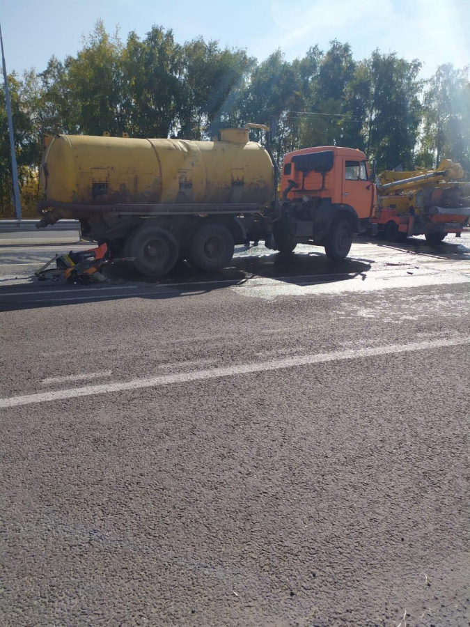 На Усть-Курдюмском шоссе водитель «КамАЗа» пострадал в ДТП