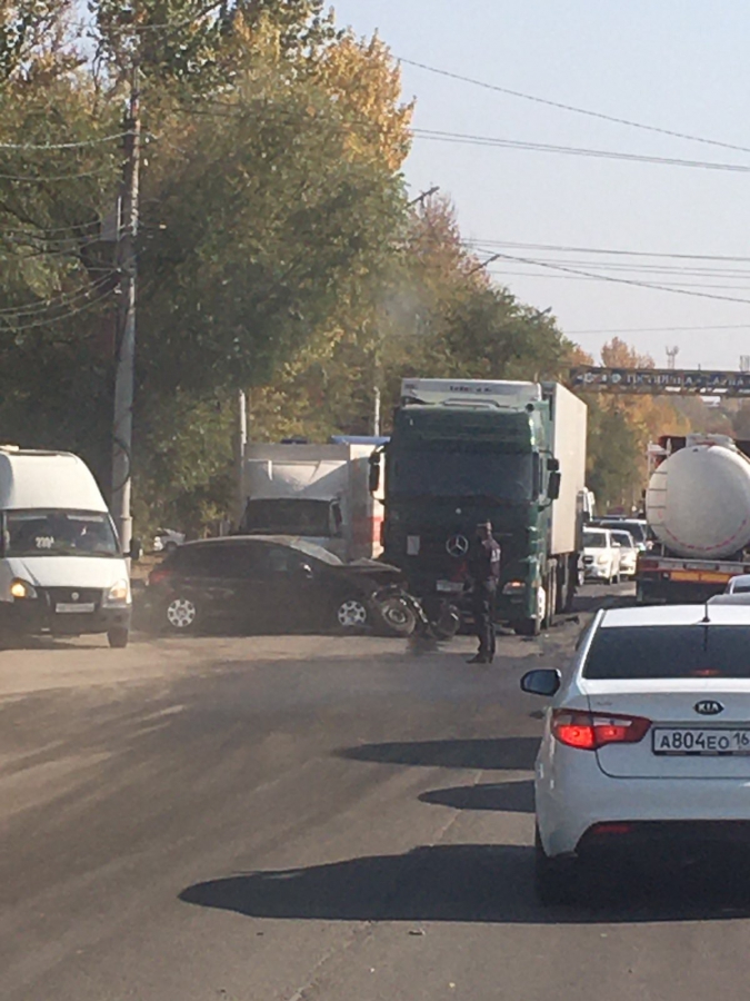 На Московском шоссе произошла массовая авария с фурами