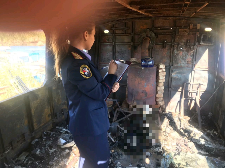 В Энгельсском районе сторож сгорел вместе с вагончиком