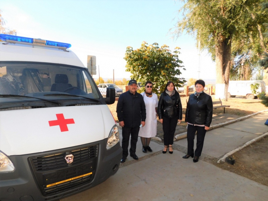 В Духовницком районе фермер подарил реанимобиль районной больнице