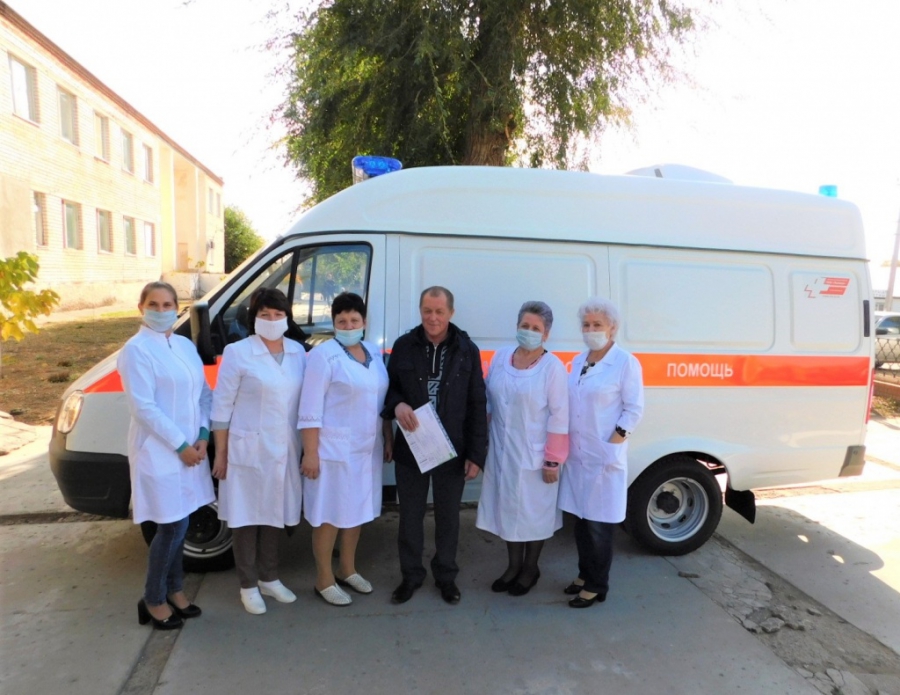 В Духовницком районе фермер подарил реанимобиль районной больнице