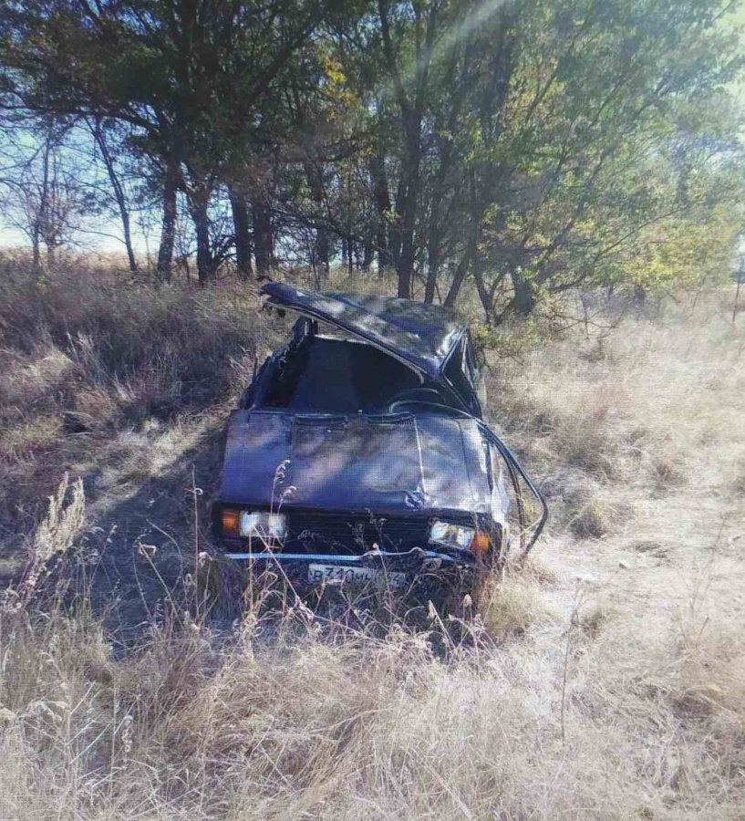 Под Калининском трактор протаранил «ВАЗ» на перекрестке