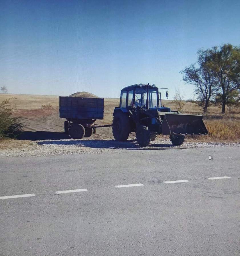 Под Калининском трактор протаранил «ВАЗ» на перекрестке