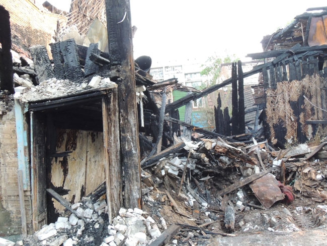 У погорельцев с Яблочкова отрезали «незаконную» горячую воду