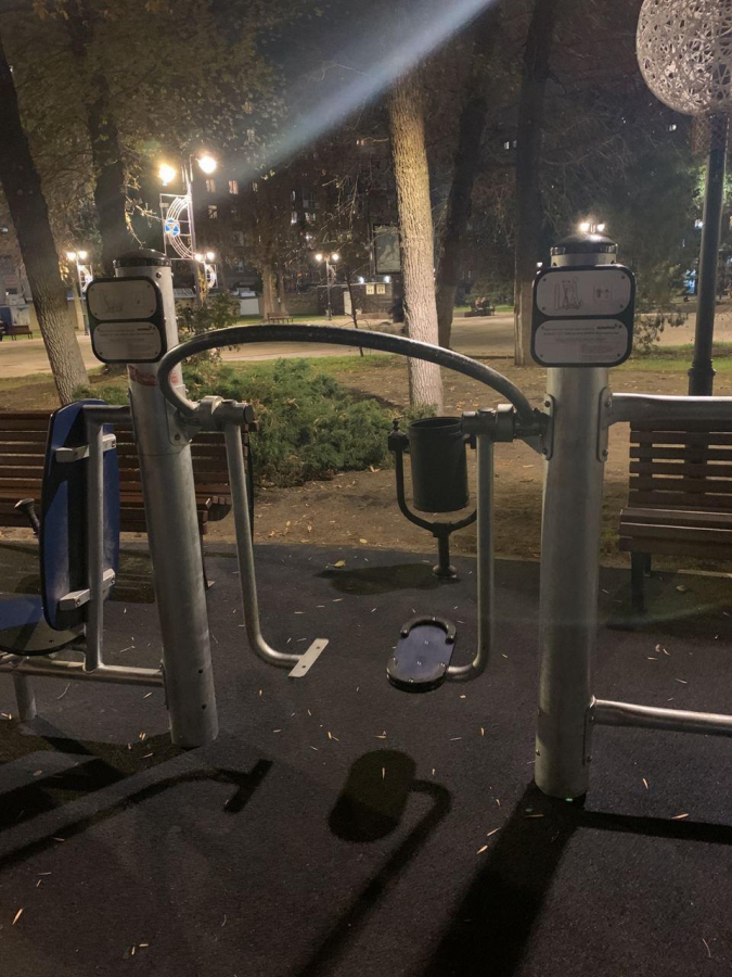 На площади Кирова сломали новые тренажеры