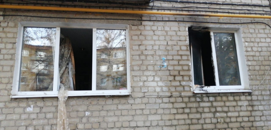 В Волжском районе эвакуировали людей из-за пожара в 5-этажке. Пострадала женщина