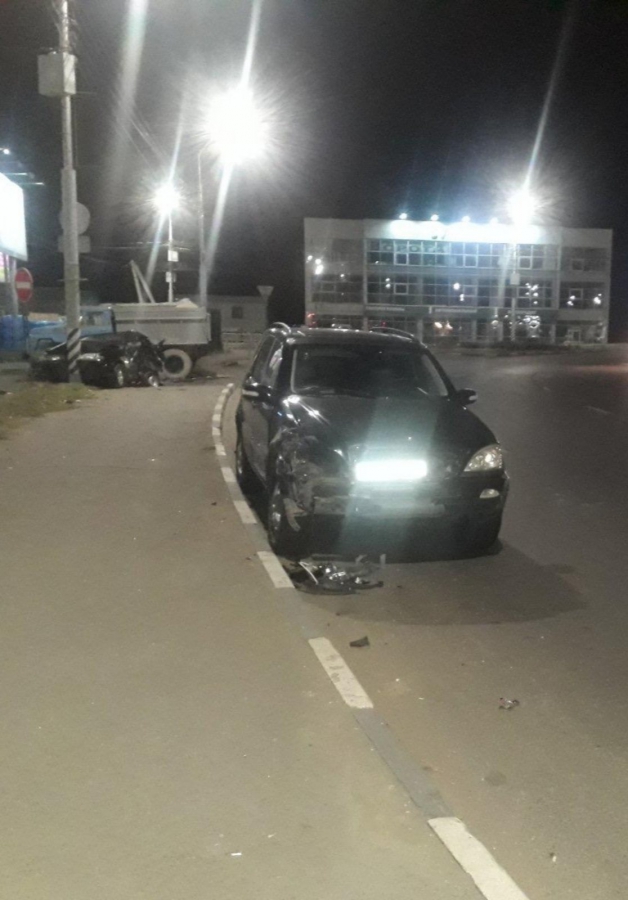 Трое юношей в «ВАЗе» госпитализированы после массового ДТП у Юбилейного