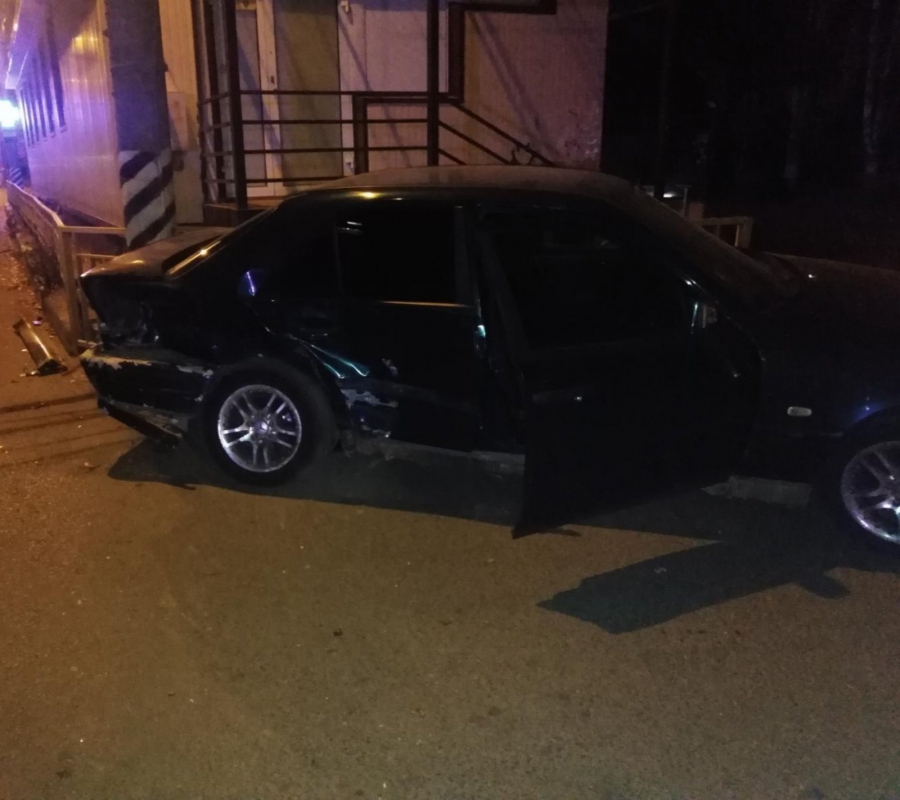 В Энгельсе водитель «Мерседеса» спровоцировал аварию с двумя пострадавшими