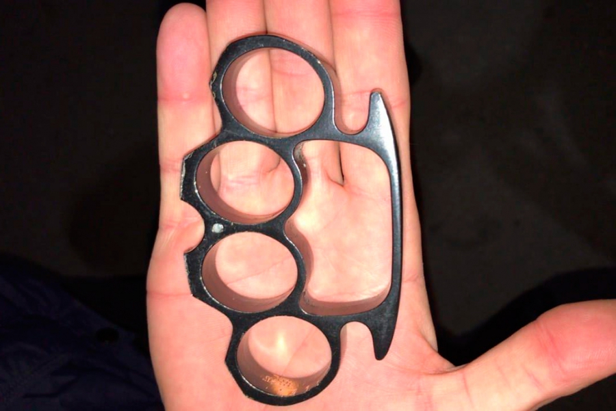 18-летнего парня задержали при попытке продать кастет