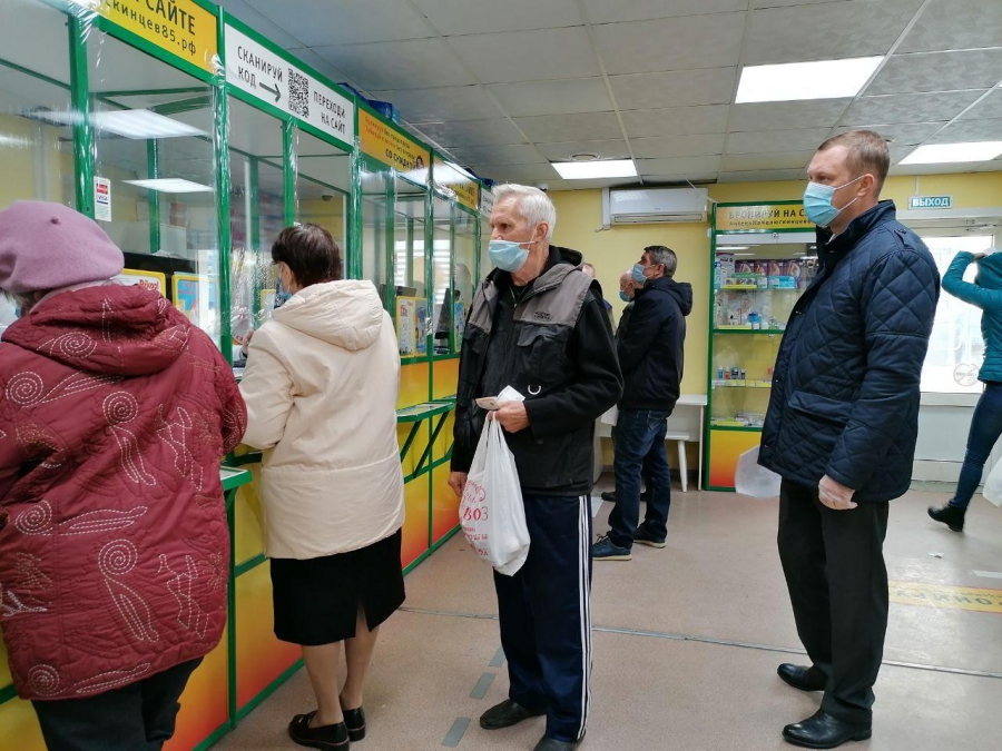 Роман Бусаргин обнаружил в саратовских аптеках дефицит противовирусных препаратов