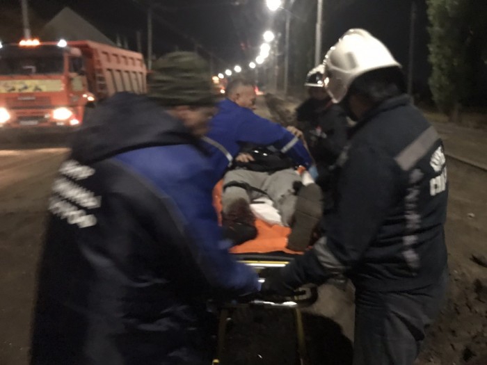 На Панфилова кабину «КамАЗа» расплющило о ковш экскаватора