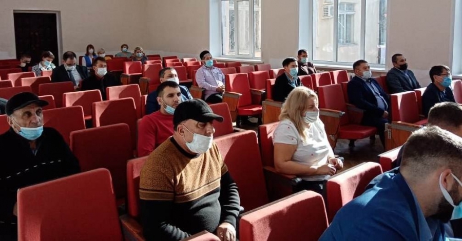 В Дергачах несколько часов обсуждали массовую драку между казахами и курдами