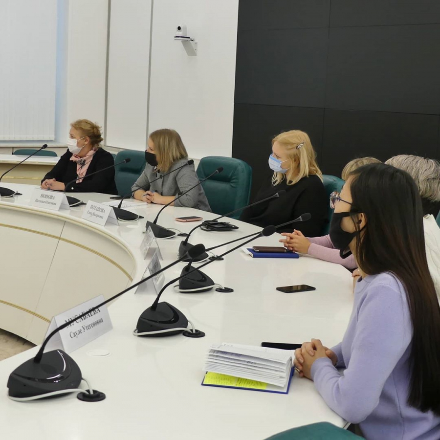 В саратовских аптеках вывесят списки аналогов самых необходимых противовирусных средств