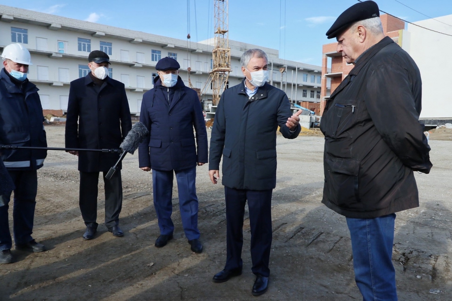 Председатель Госдумы саратовским чиновникам о строительстве соцобъектов: Нет денег – ищите
