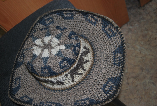 Приставы арестовали за долги стринги-слоники стриптизера