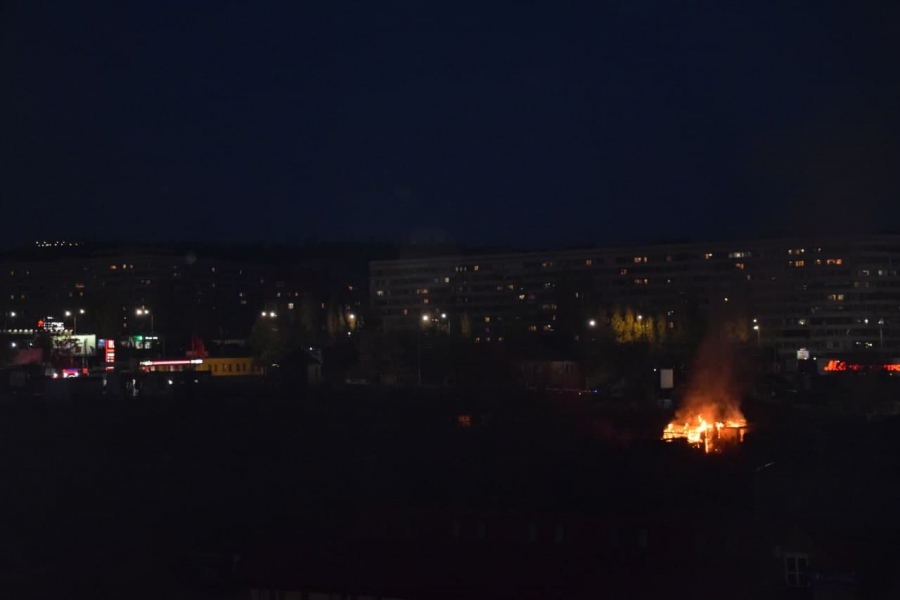 В Глебучевом овраге горит дом