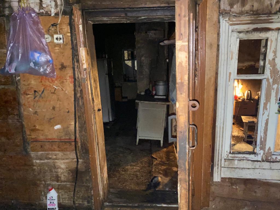 В Саратове следователи проверяют обстоятельства смерти одинокой пожилой женщины на пожаре