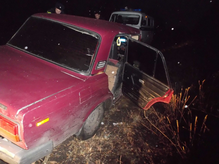 В Аткарске у беспечного автолюбителя угнали «ВАЗ» и разбили в кювете