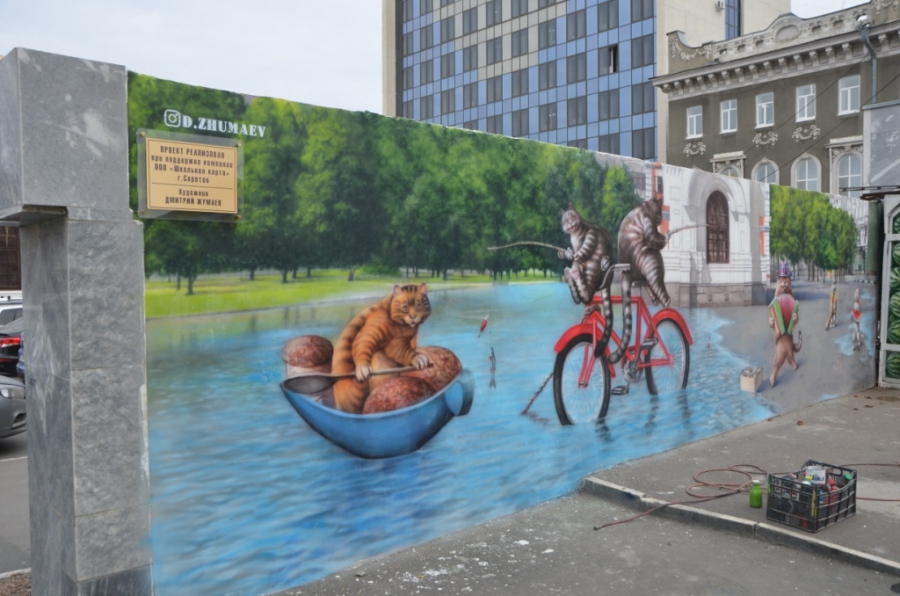 На Набережной Космонавтов появились портреты легендарных летчиков