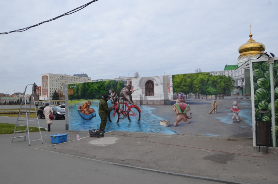 На Набережной Космонавтов появились портреты легендарных летчиков