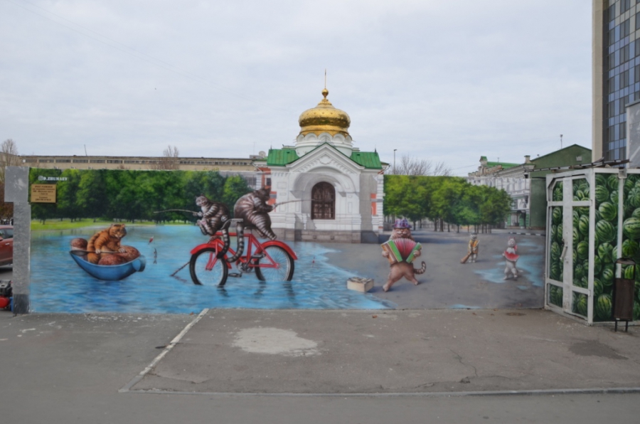 На Набережной Космонавтов появились портреты легендарных летчиков