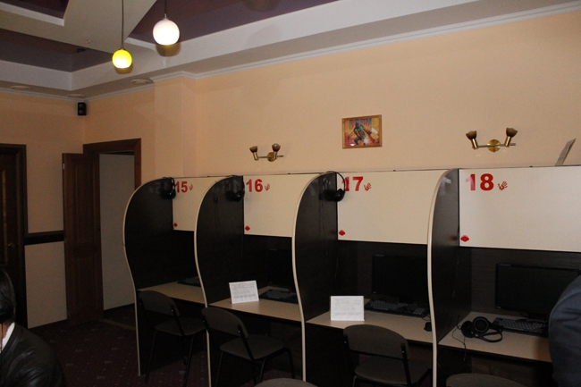 Полиция ловила подростков в ночных Интернет-кафе