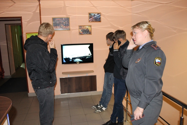 Полиция ловила подростков в ночных Интернет-кафе