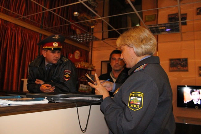 Полиция ловила подростков в ночных Интернет-кафе