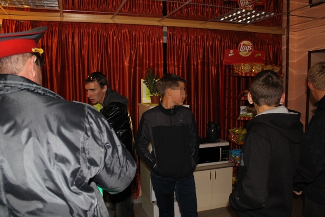 Полиция ловила подростков в ночных Интернет-кафе