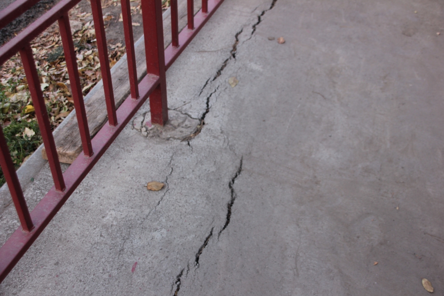 В Энгельсе отремонтированные по нацпроекту дороги имеют недочеты