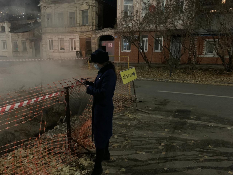 На Хользунова 79-летняя женщина провалилась в коммунальную яму