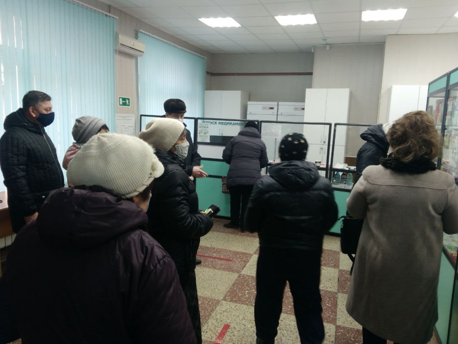 В Саратове в государственной аптеке наблюдаются очереди и дефицит лекарств