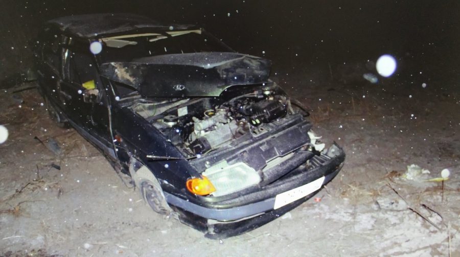 В Краснокутском районе парень на «ВАЗе» опрокинулся в кювет