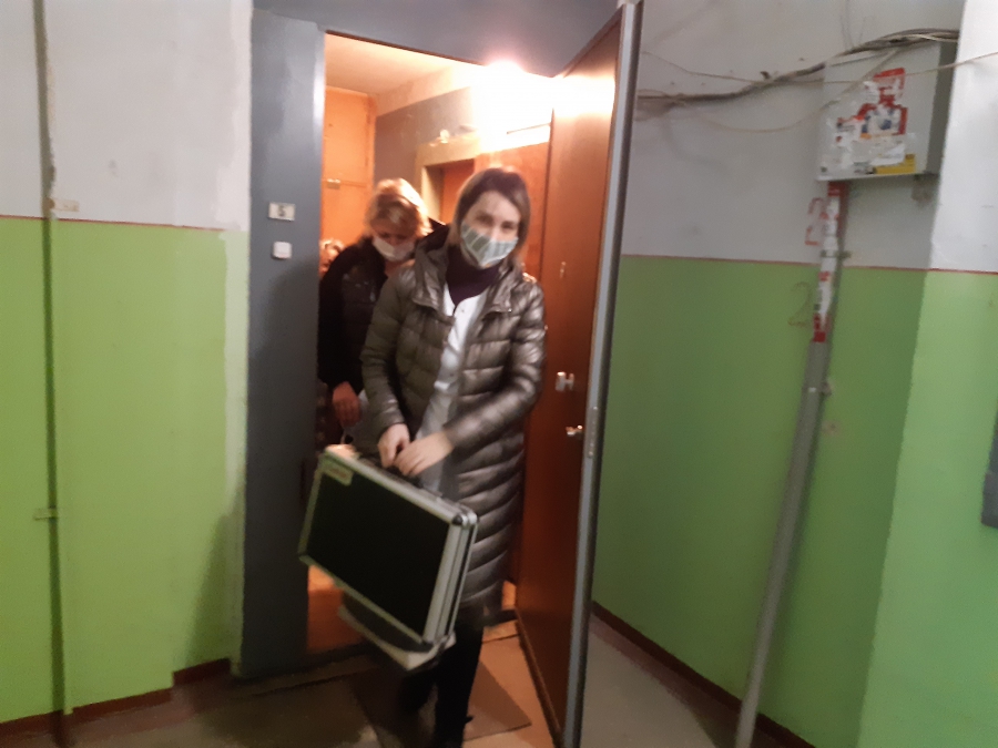 «Здоровое будущее»: пожилым людям с ограниченными возможностями проверили зрение на дому