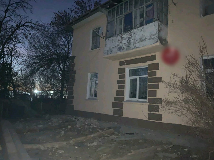 В Балашове рабочий сломал руку и ногу при падении с крыши