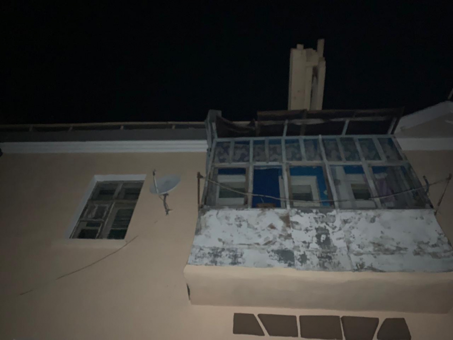 В Балашове рабочий сломал руку и ногу при падении с крыши