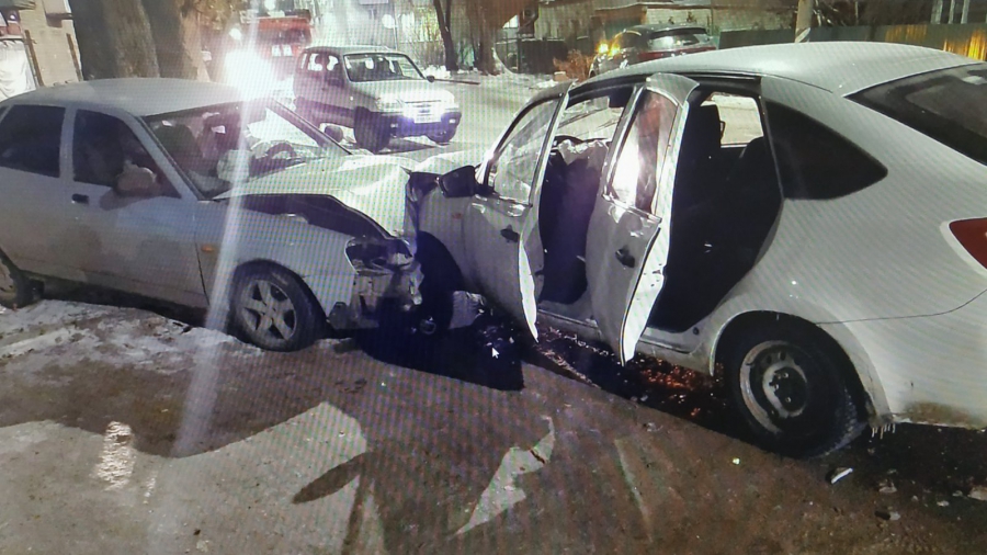 Водитель «Гранты» спровоцировал массовую аварию и покалечил пассажира