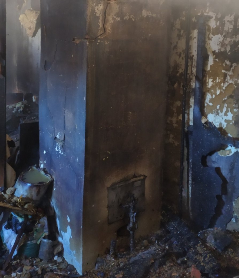 Старушку в Ртищеве завалило крышей во время пожара. Названа причина ЧП