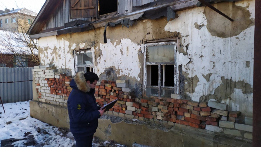 Старушку в Ртищеве завалило крышей во время пожара. Названа причина ЧП