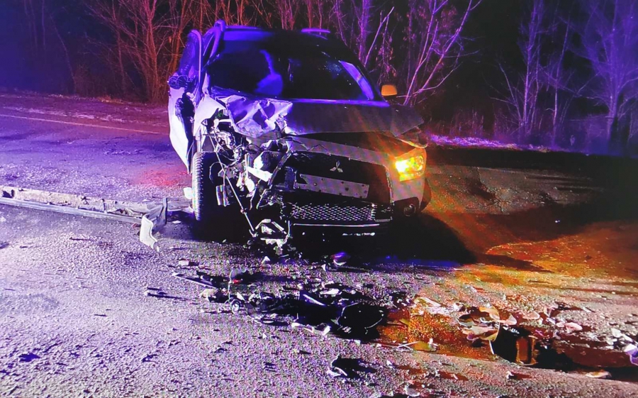 Под Ртищевом кроссовер врезался в «КамАЗ» с прицепом