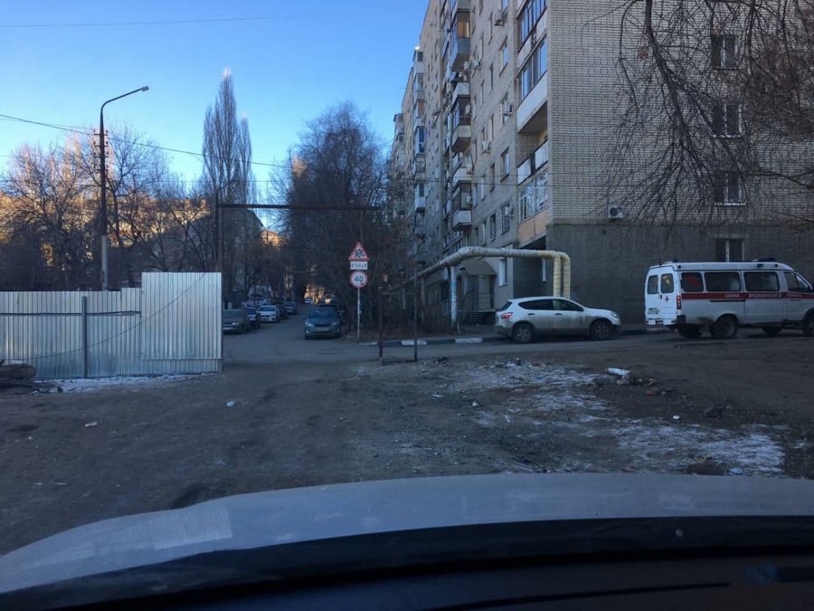 После вмешательства прокуратуры на Волочаевском проезде убрали забор и столбы