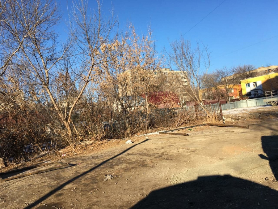 После вмешательства прокуратуры на Волочаевском проезде убрали забор и столбы